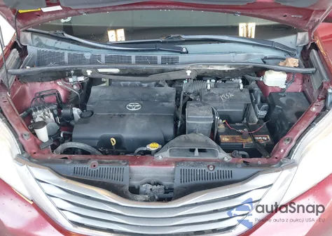 2014 Toyota Sienna Xle 7 Passenger z USA, uszkodzony, nr VIN 5TDDK3DC0ES094161